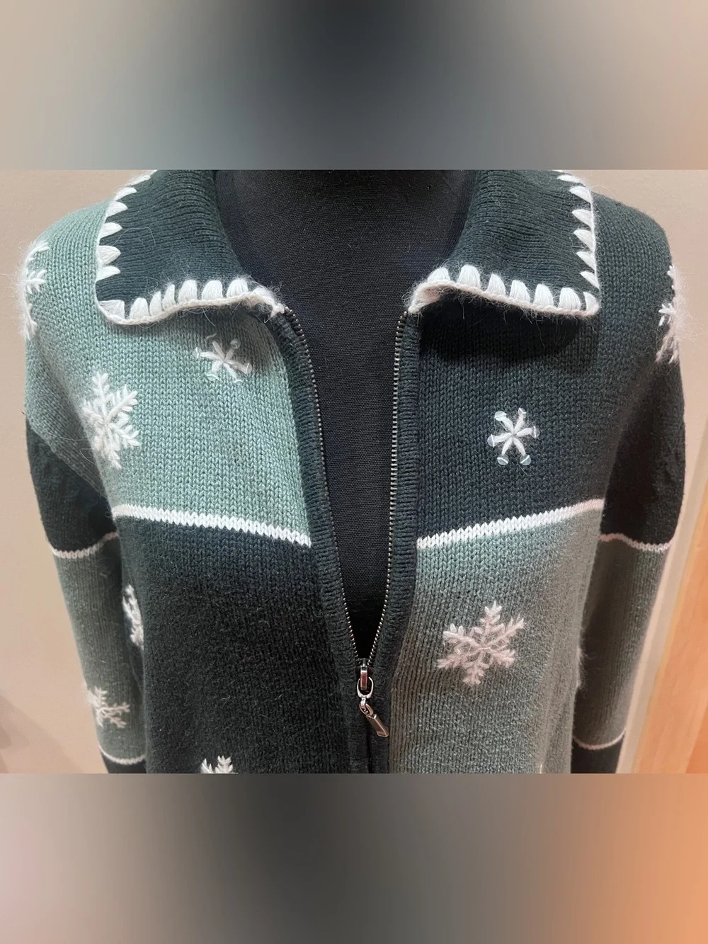 Christopher & Banks Women’s Embroidery Snowflake Sweater Cardigan Grandmacore L